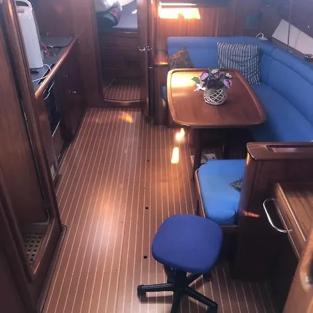 Bavaria 38 Botel Vigo